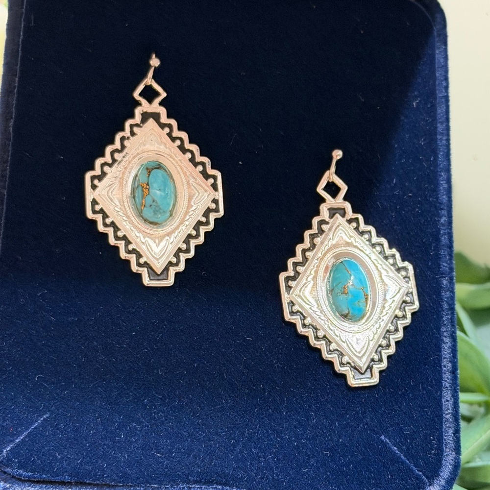 Montana Silversmiths, Diamond of the West Turquoise Earrings - Picture 6 of 9